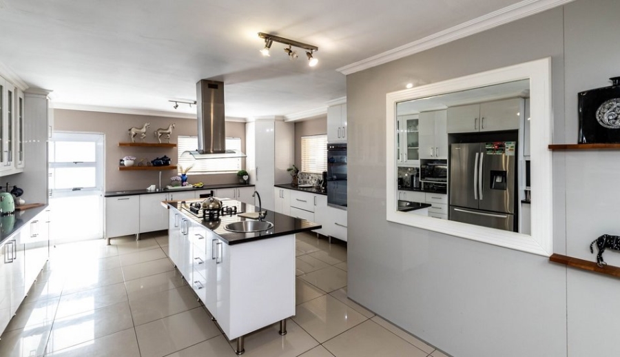 8 Bedroom Property for Sale in Abbotsford Eastern Cape